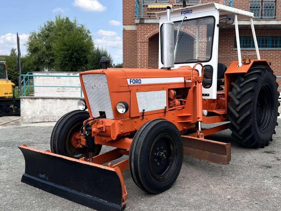 Ford 5600 4X2 Photo 1