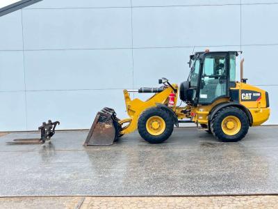 Caterpillar 908M - Bucket + Forks / Automatic Greasing Photo 1