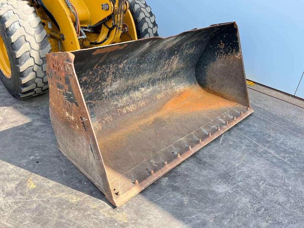 Caterpillar 908M - Bucket + Forks / Automatic Greasing Photo 16