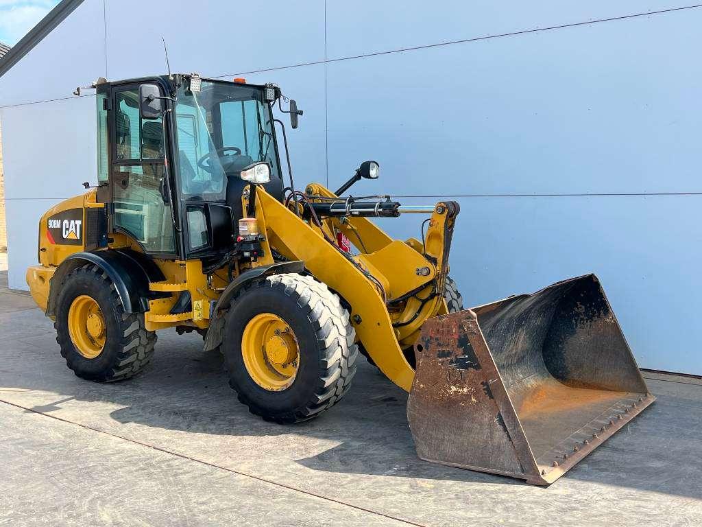 Caterpillar 908M - Bucket + Forks / Automatic Greasing Photo 7