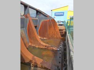 3800 mm for 50-56,3 ton loaders High tilting bucket sold by Balavto