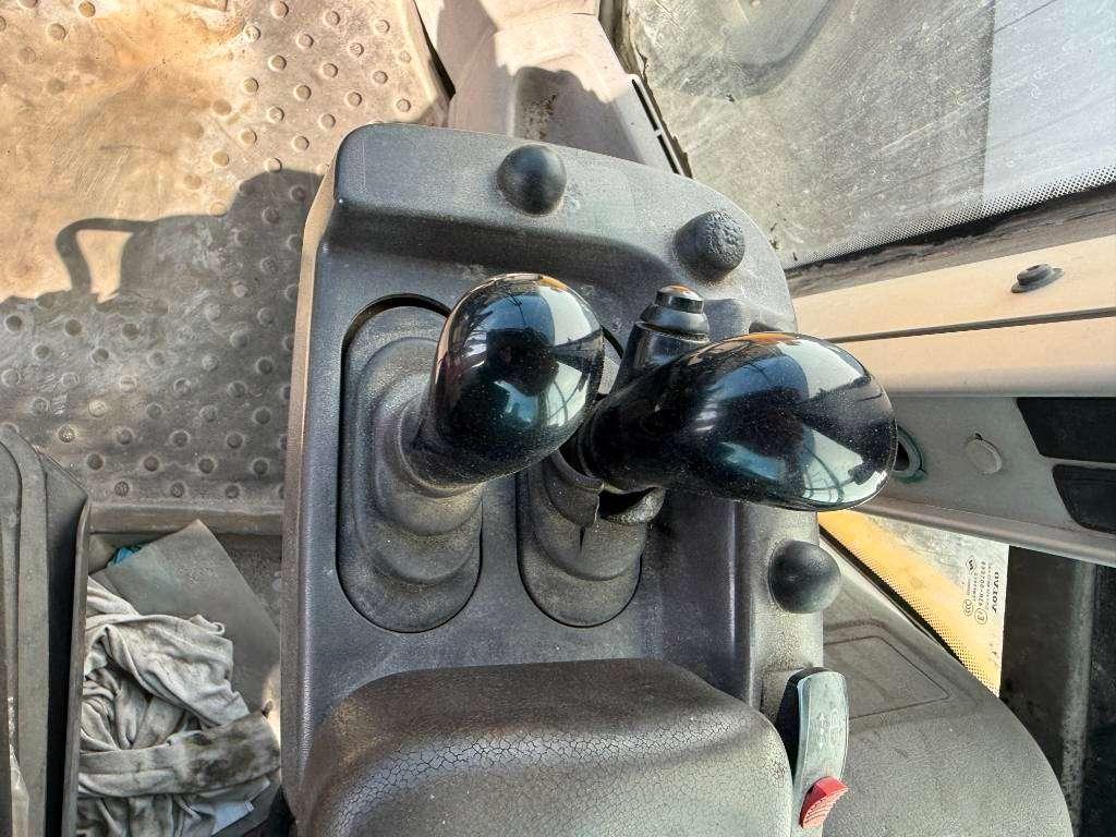Volvo L150H - CDC Steering / Automatic Greasing Photo 11
