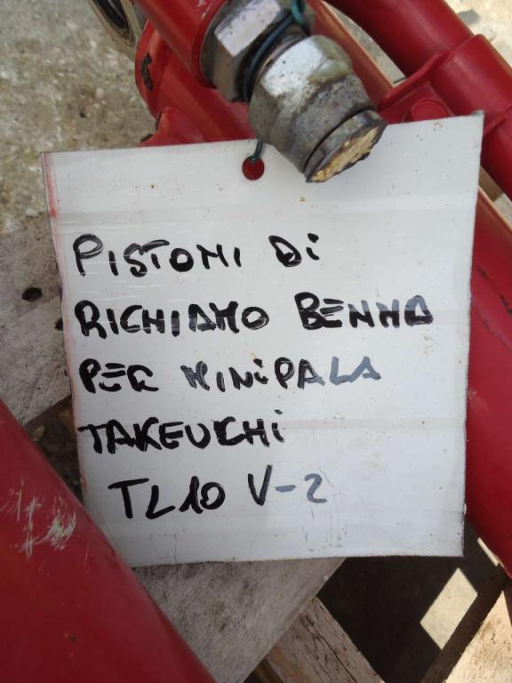 Bucket rotation piston for per Takeuchi TL10V-2 Photo 3