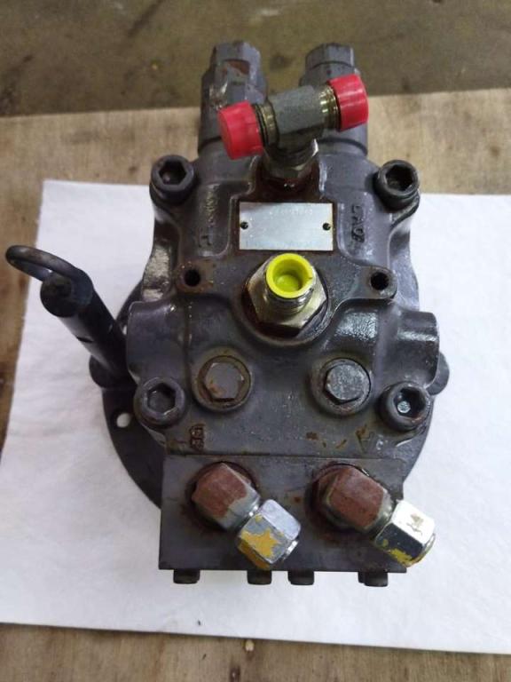 Kawasaki Turntable rotation motor for Volvo EC 140 Photo 2