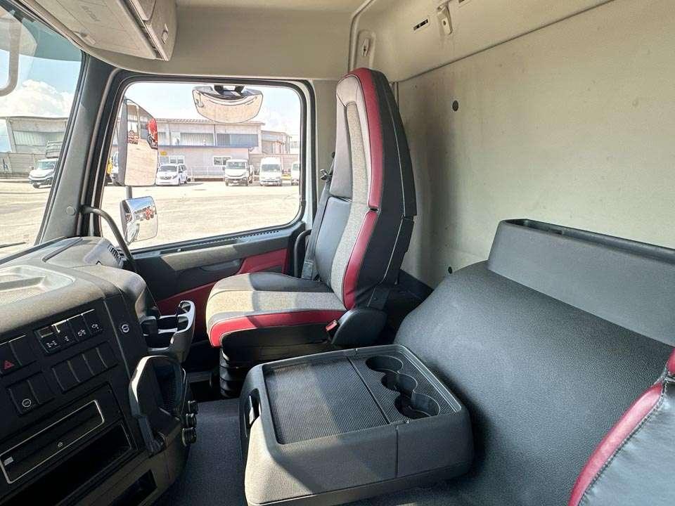Volvo FMX420 4x4 Photo 17