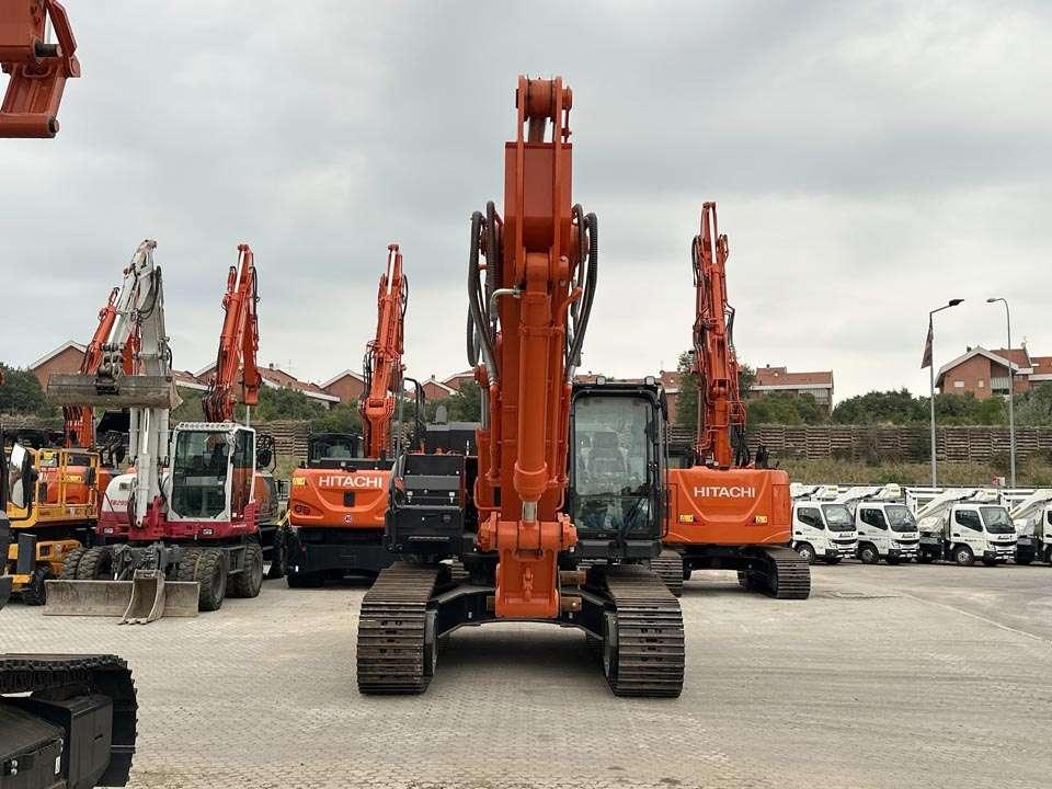 Hitachi ZX300LCN-7 Photo 19