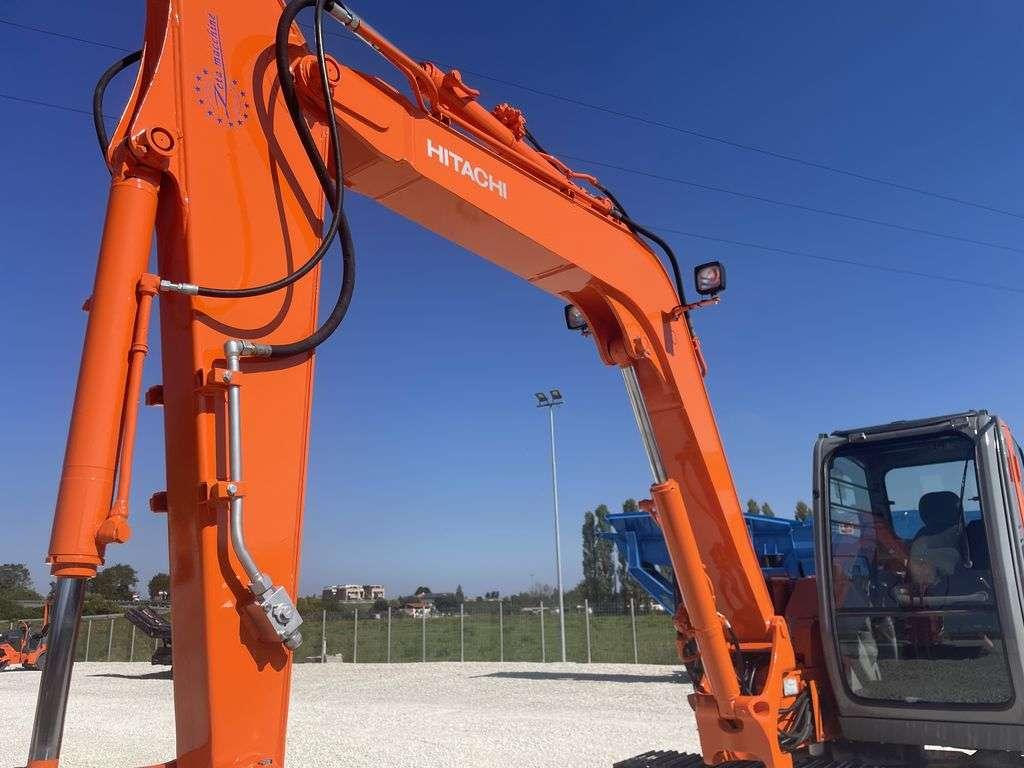 Hitachi ZX 80 SB Photo 3