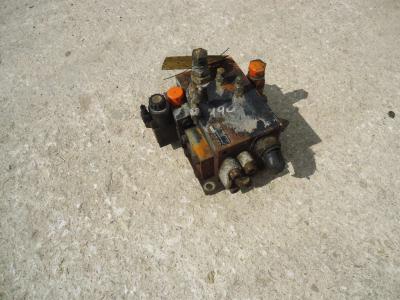 Hydraulic valve for Fiat Kobelco W190 sold by OLM 90 Srl