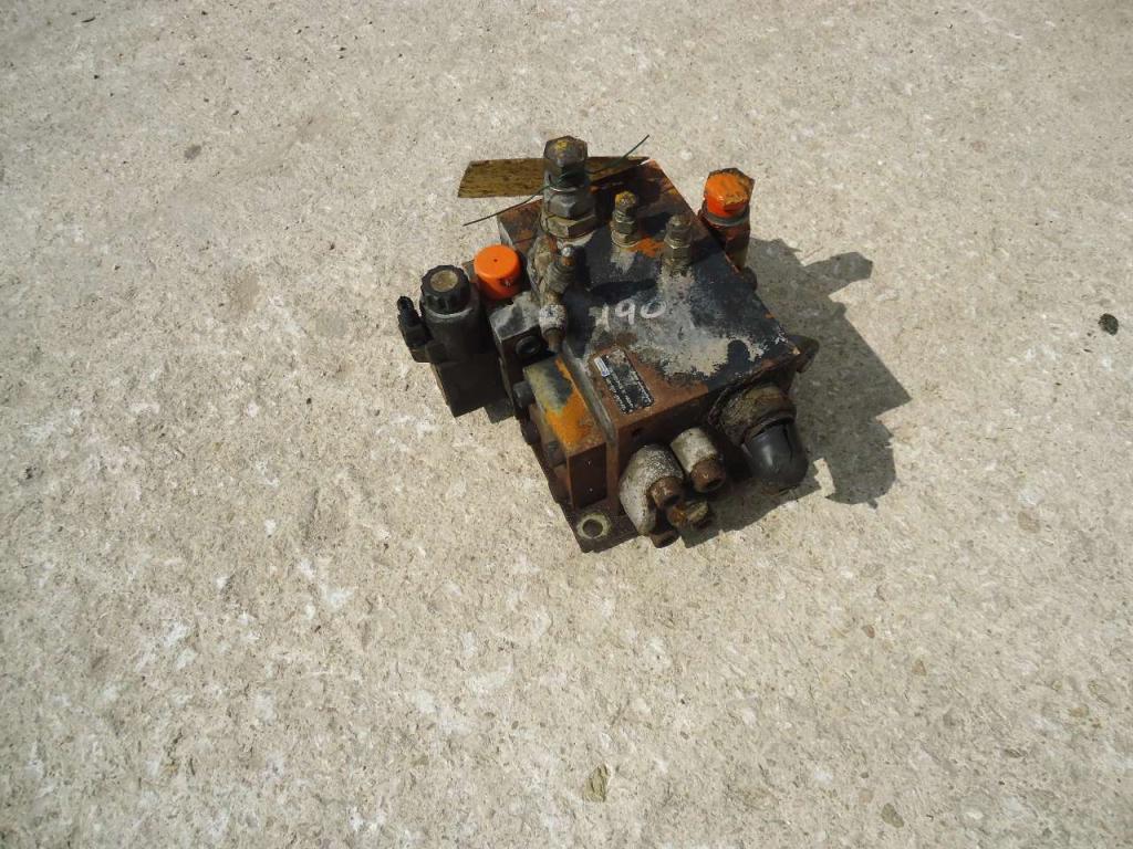 Hydraulic valve for Fiat Kobelco W190 Photo 1