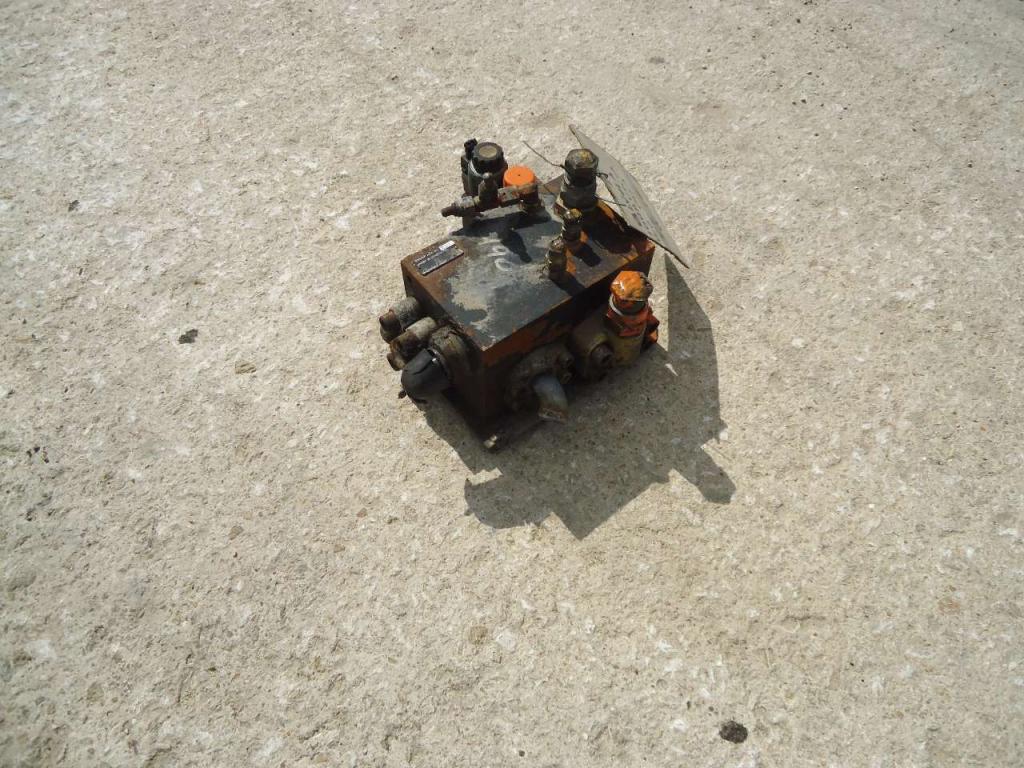 Hydraulic valve for Fiat Kobelco W190 Photo 2