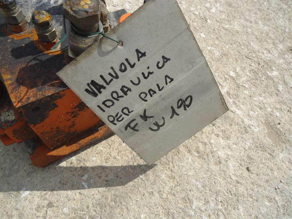Hydraulic valve for Fiat Kobelco W190 Photo 5