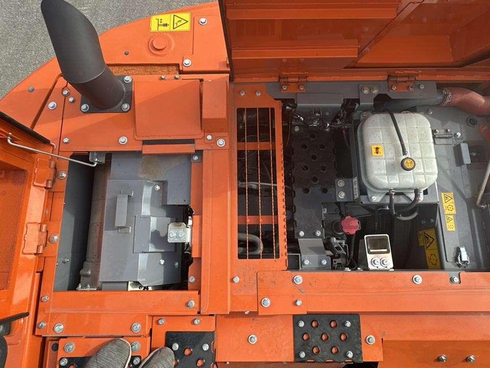 Hitachi ZX225USLC-7 Photo 12