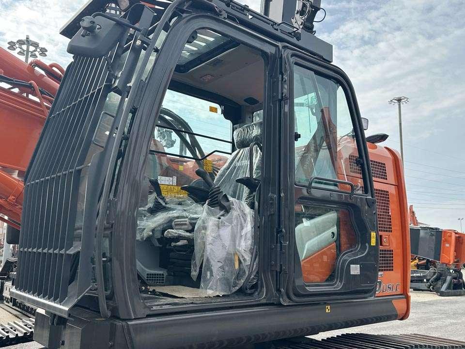 Hitachi ZX225USLC-7 Photo 14