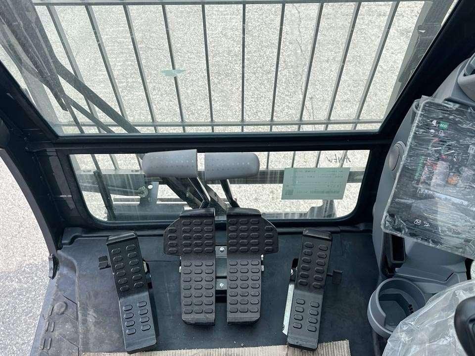 Hitachi ZX225USLC-7 Photo 20