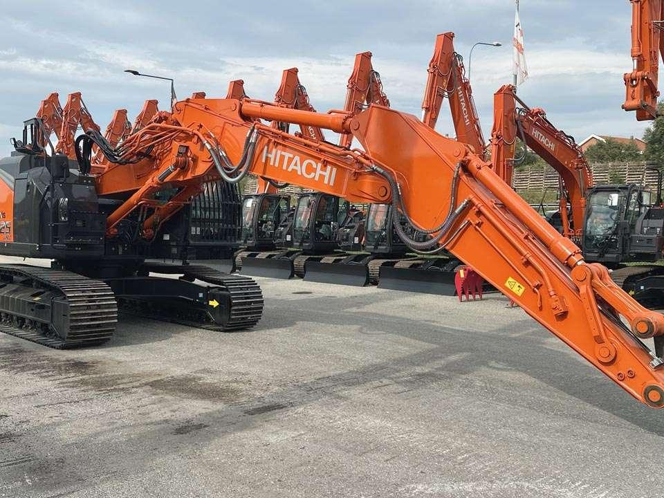 Hitachi ZX225USLC-7 Photo 21
