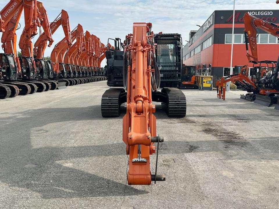 Hitachi ZX225USLC-7 Photo 22
