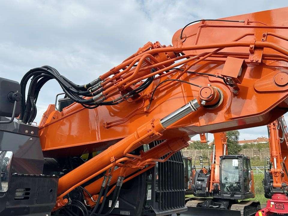 Hitachi ZX225USLC-7 Photo 5
