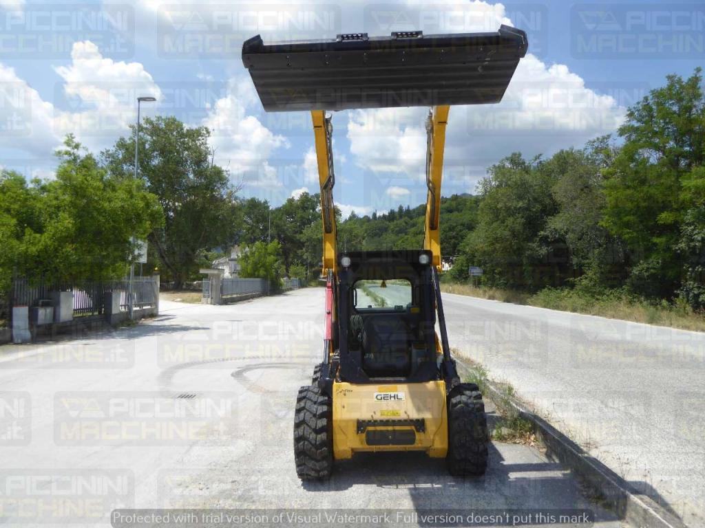 Gehl V270 HF Photo 9