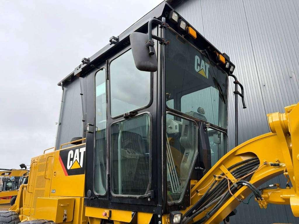 Caterpillar 140K Photo 19