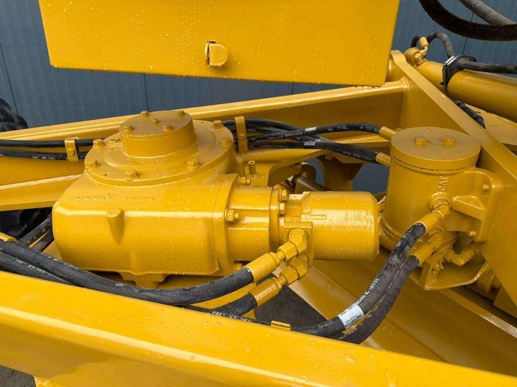 Caterpillar 140K Photo 25