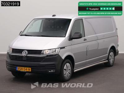 Volkswagen Transporter 110pk L2H1 Trekhaak Navi Airco Cruise Parkeersensoren Euro6 L2 Airco Trekhaak Cruise co sold by BAS World B.V.
