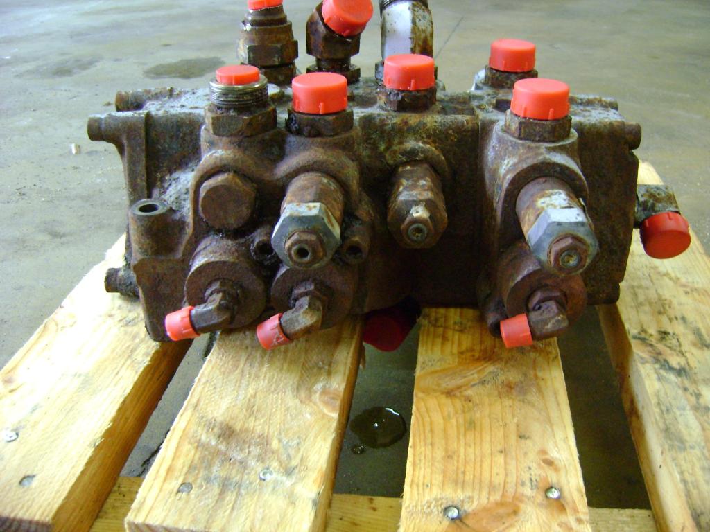 Hydraulic distributor for Fiat Hitachi Photo 2