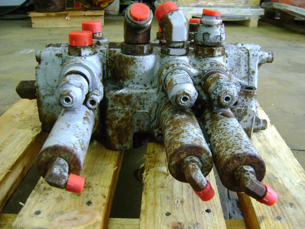 Hydraulic distributor for Fiat Hitachi Photo 3
