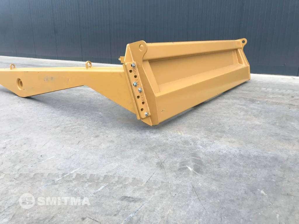 Rear hatch for Caterpillar 725 - AFX Photo 2