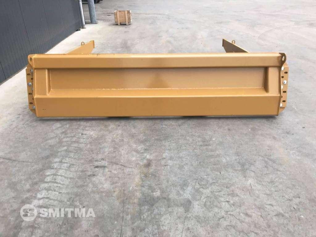 Rear hatch for Caterpillar 725 - AFX Photo 6