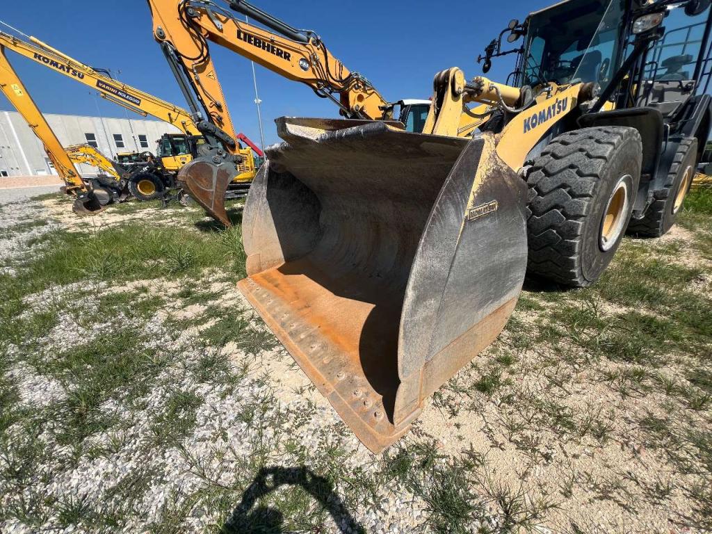 Komatsu WA470-8 Photo 10