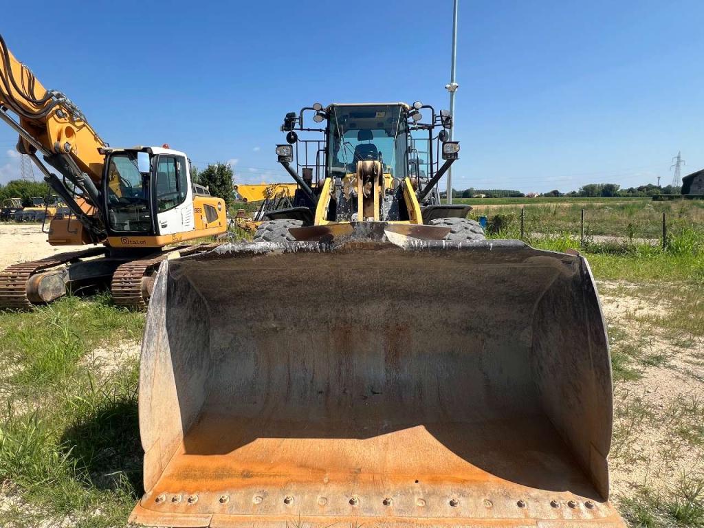Komatsu WA470-8 Photo 4