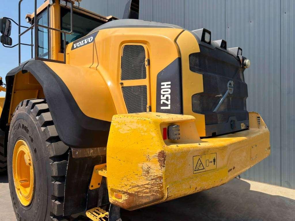 Volvo L250H Photo 11