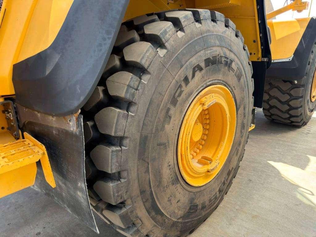 Volvo L250H Photo 29