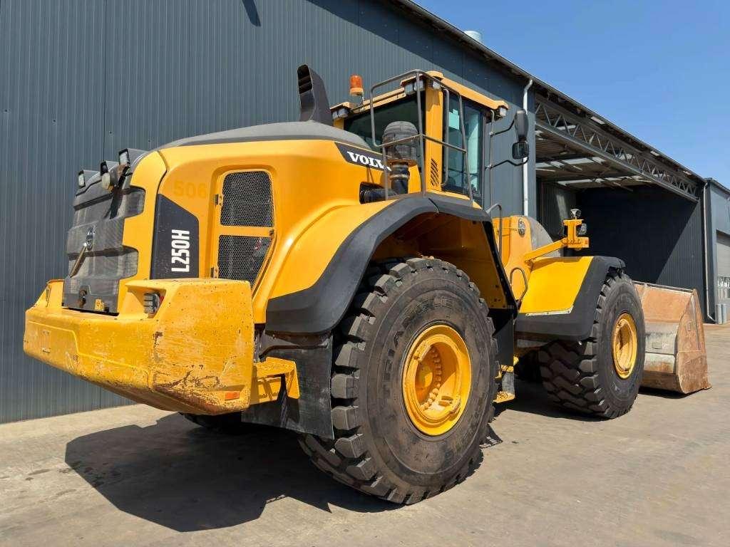Volvo L250H Photo 4