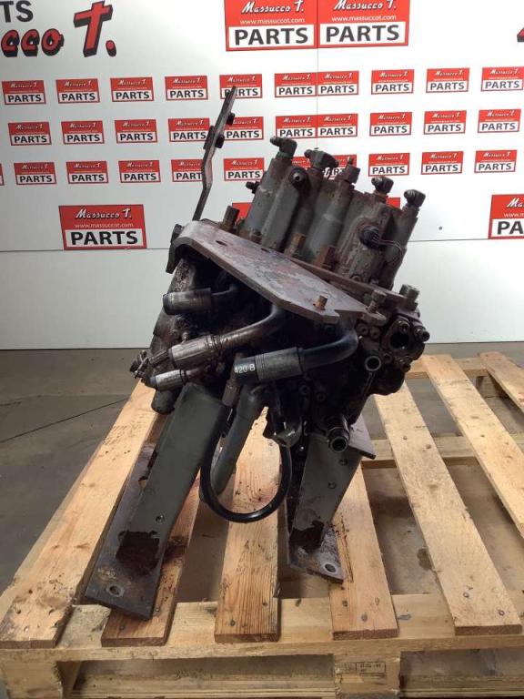 Hydraulic distributor for Hitachi ZX160LC Photo 1