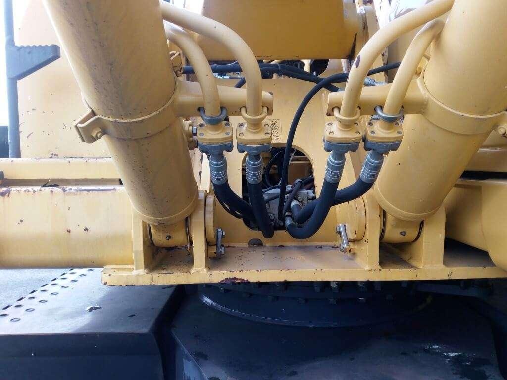 Komatsu PW220-MH Photo 15