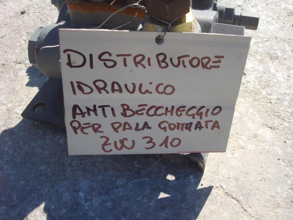 Hydraulic distributor for PALA GOMMATA ZW310 Photo 4