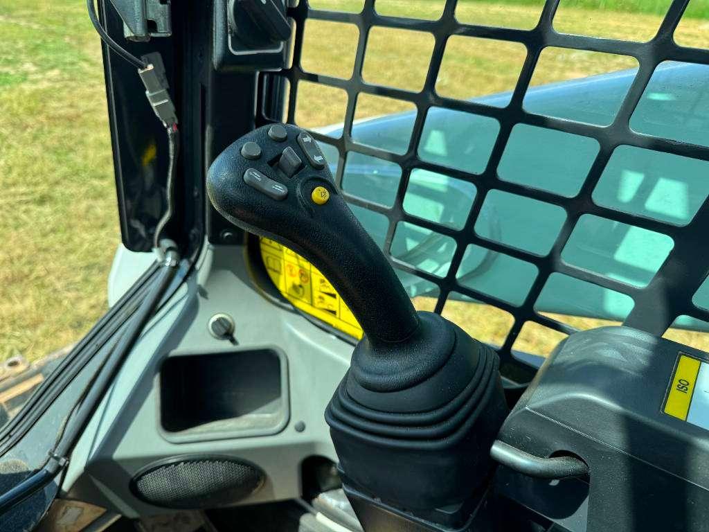Bobcat T590 - Track Loader / Closed Cab Photo 11