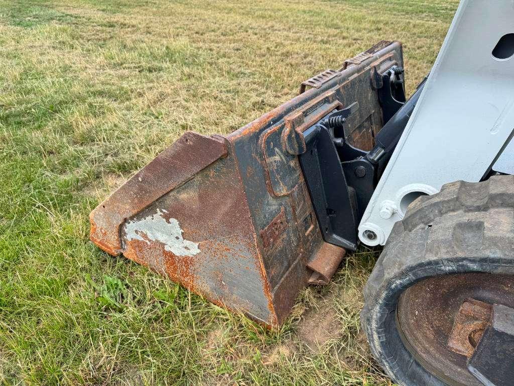 Bobcat T590 - Track Loader / Closed Cab Photo 16