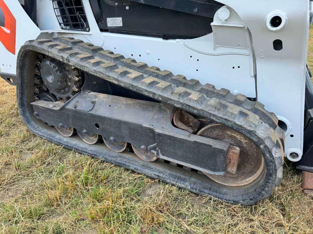 Bobcat T590 - Track Loader / Closed Cab Photo 24