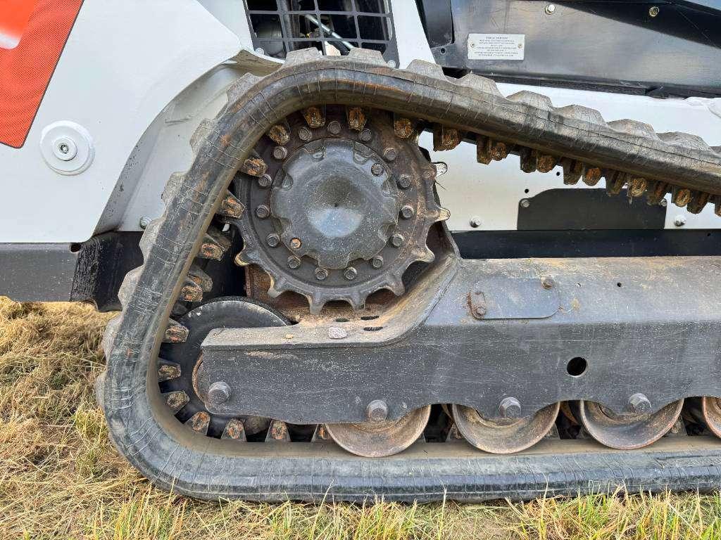 Bobcat T590 - Track Loader / Closed Cab Photo 25