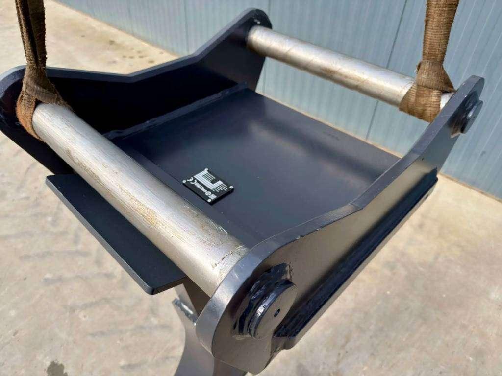 OilQuick OQ70/55 Ripper Photo 4