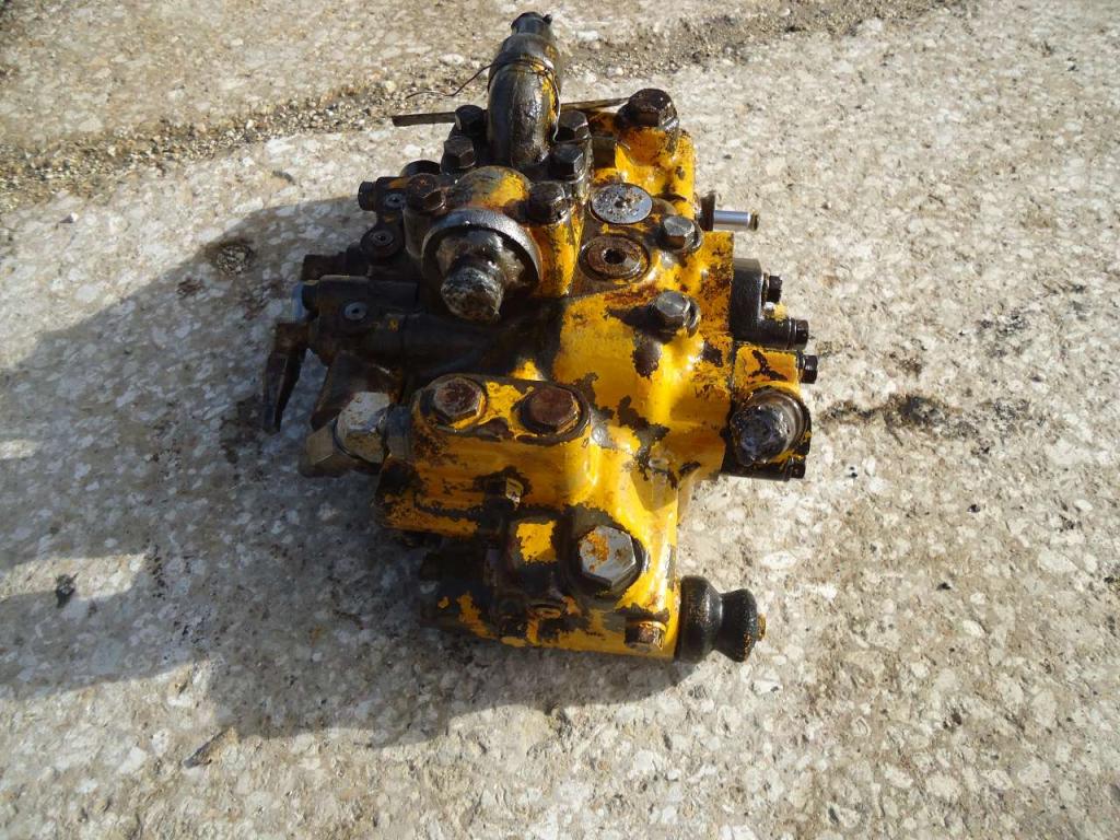 Hydraulic distributor for Caterpillar 920 Photo 1