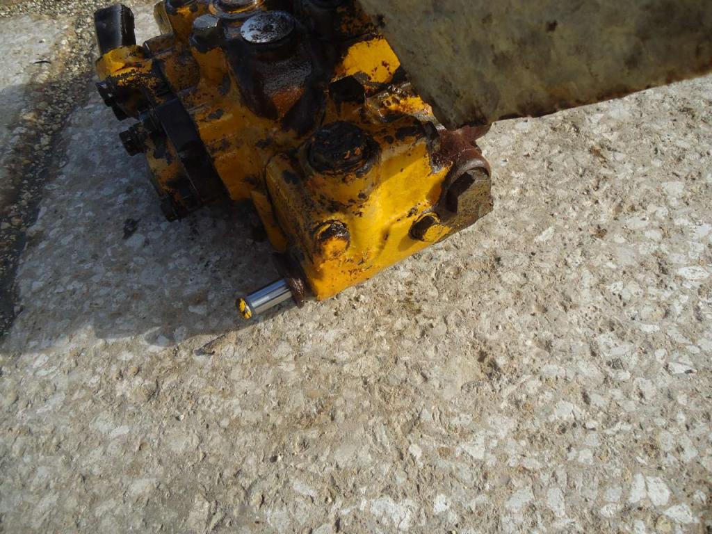 Hydraulic distributor for Caterpillar 920 Photo 4