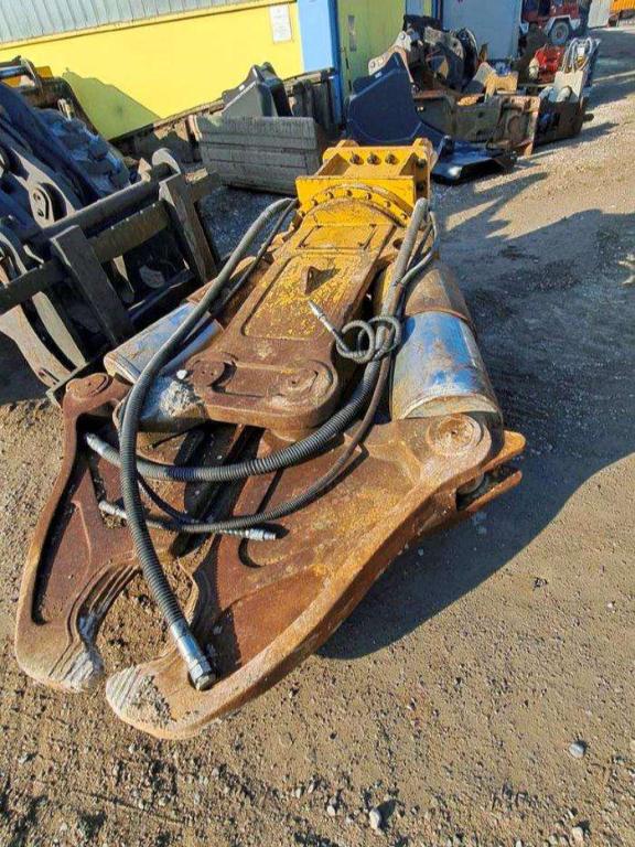 BC20D for 26-35 ton excavators Demolition crusher Photo 1