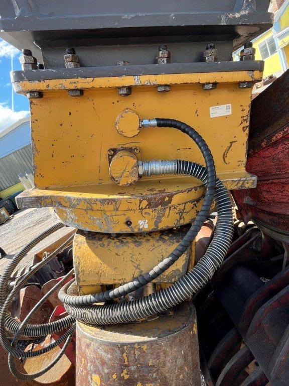 BC20D for 26-35 ton excavators Demolition crusher Photo 11