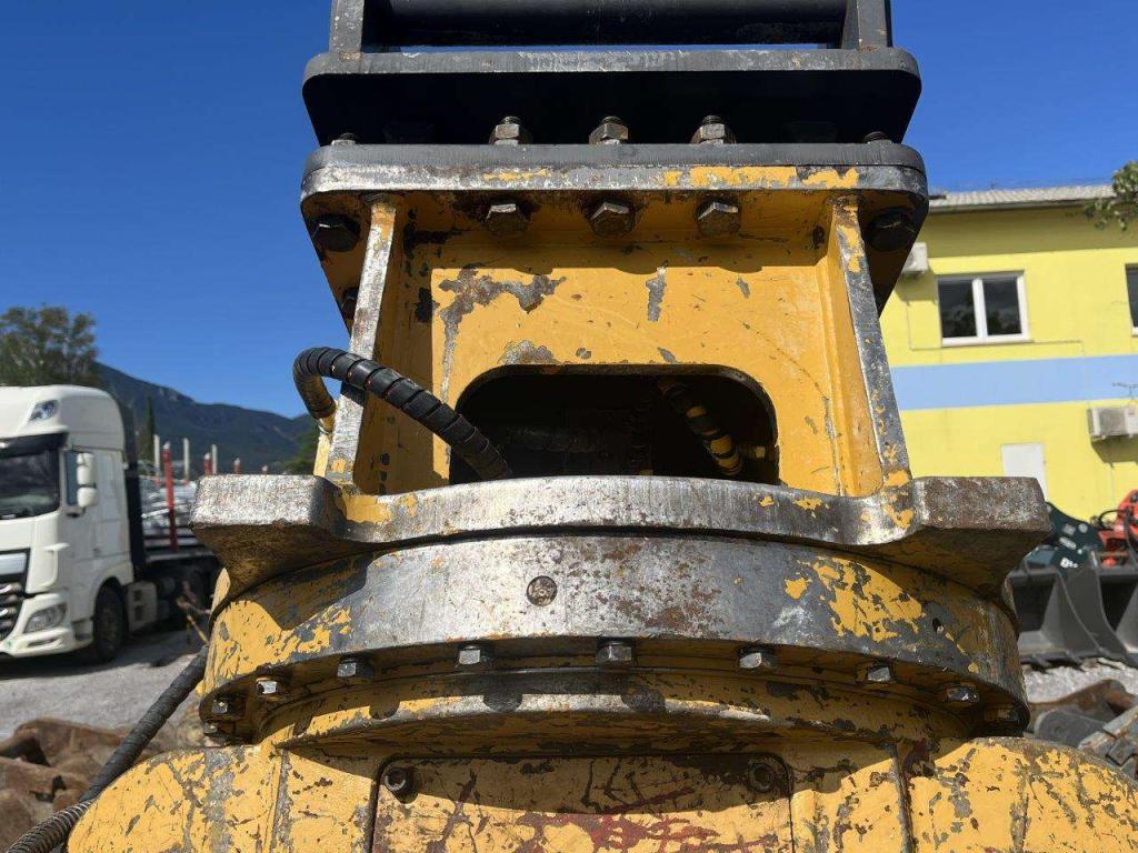 BC20D for 26-35 ton excavators Demolition crusher Photo 9