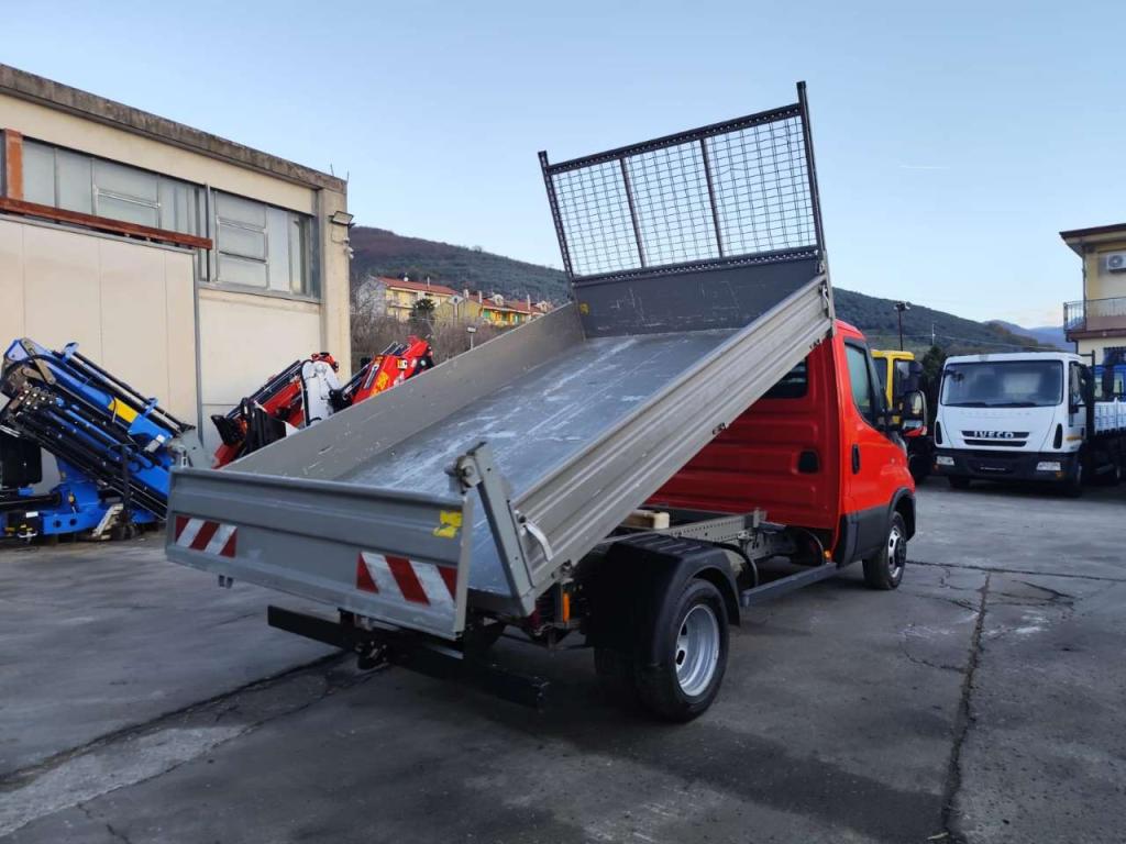 Iveco DAILY 35-120 Photo 11