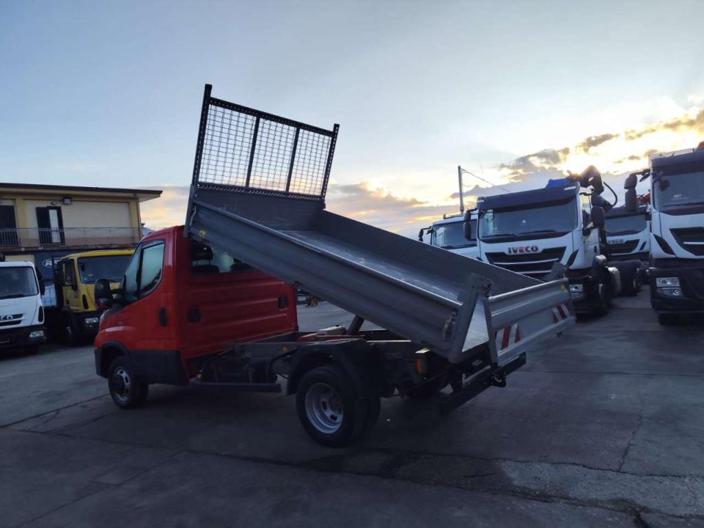 Iveco DAILY 35-120 Photo 15