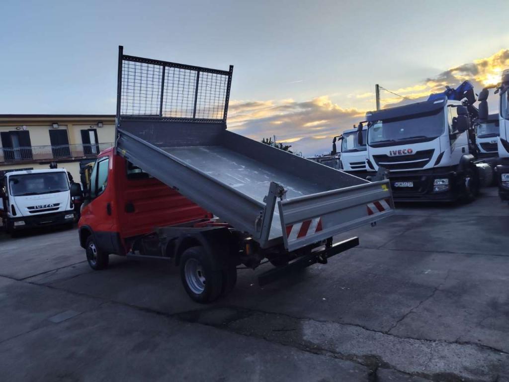 Iveco DAILY 35-120 Photo 18